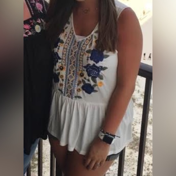 Alya Tops - White blouse floral stitching